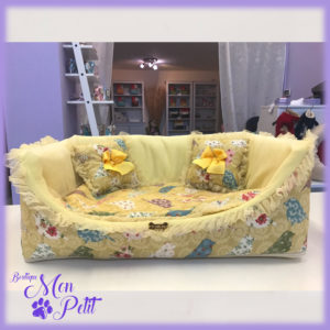 Casa: Il lettino Birdie Cozy Sofa Yellow di For Pets Only lo trovi da Mon Petit Boutique